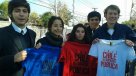 Estudiantes entregaron "camisetas por la educación pública" a la selección